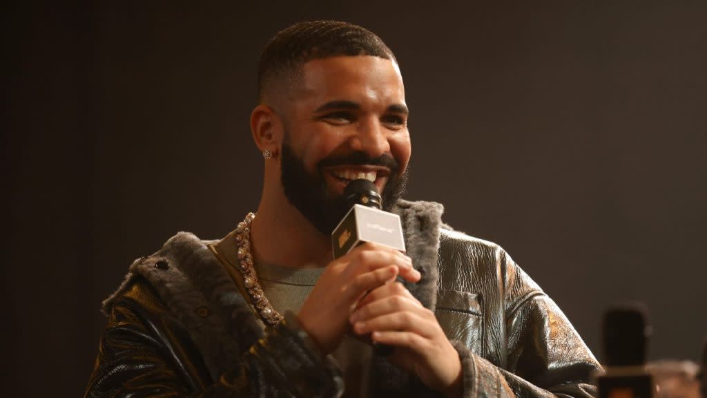 Drake speaks at his 2021 ‘Til Death Do Us Part rap battle in Long Beach, California. The rapper recently gifted $25K to a pregnant fan at his It’s All A Blur Tour: Big As the What? show in San Antonio. (Photo: Amy Sussman/Getty Images)