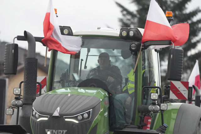 Polish farmers block Ukraine's border as they intensify protests against  non-EU imports