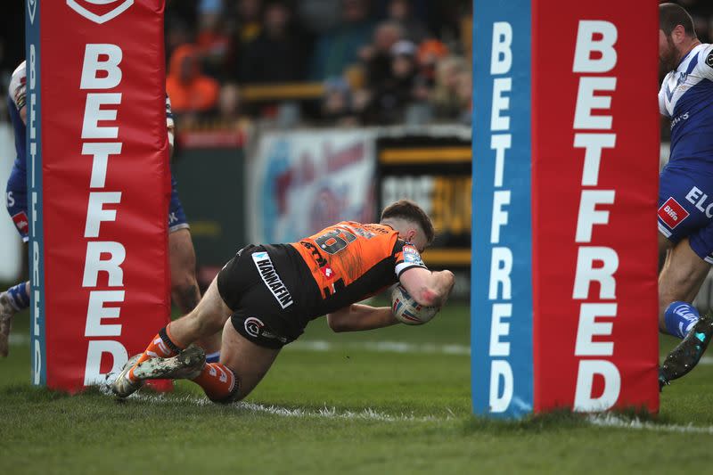 Super League - Castleford Tigers v St Helens