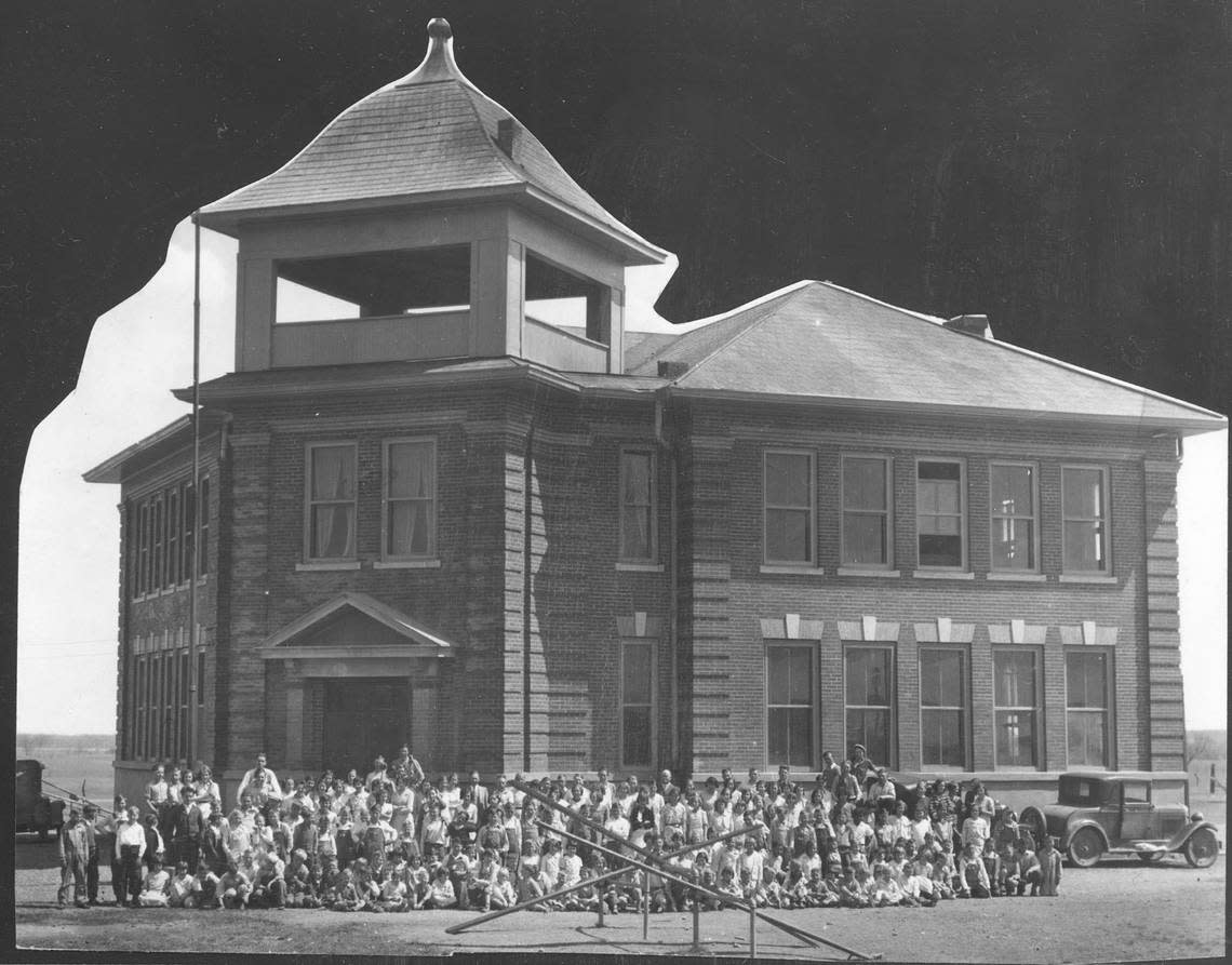 April 10, 1932: Keller School, class photo Fort Worth Star-Telegram archive/UT Arlington Special Collections