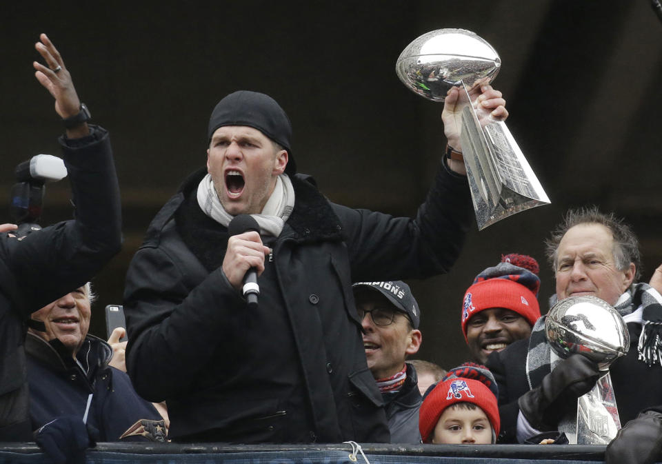 Patriots quarterback Tom Brady holds Super Bowl trophy