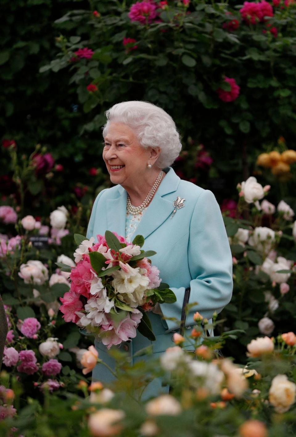 <p>In celebration of The Queen's 90th birthday, the RHS installed a floral arch at the Bullring Gate entrance, made with flowers donated by British growers. It was created by leading floral designer Shane Connolly and installed with the help of students from UK floristry colleges. A second floral arch adorned the London Gate.</p>