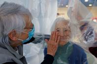 A contact bubble allows seniors to hug their loved ones in France