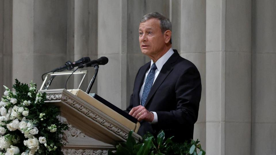 PHOTO: Chief Justice John Roberts speaks during the funeral service for retired U.S. Supreme Court Justice Sandra Day O'Connor at the Washington National Cathedral in Washington, December 19, 2023. (Evelyn Hockstein/Reuters)