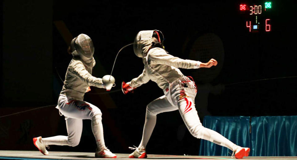 Lau Ywen (right) defeats Pornsawan Ngernrunguangroj of Thailand 15-12 in the gold medal bout on 23 August at the 2017 SEA Games. (PHOTO: Hannah Teoh / Yahoo News Singapore)