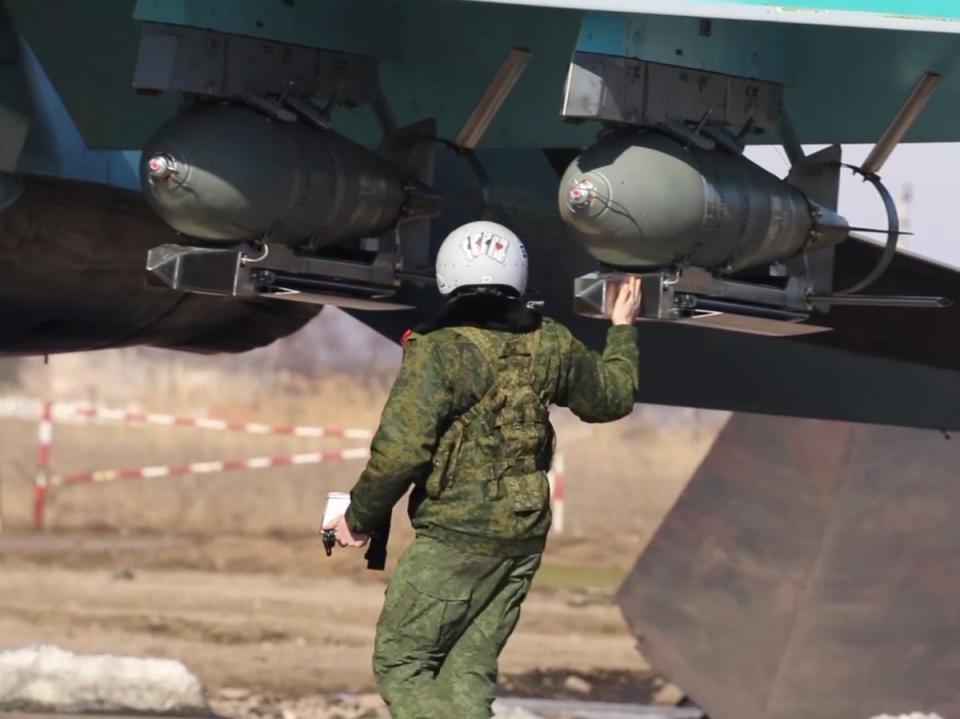 A Russian pilot inspects FAB bombs mounted by a Russian Su-34 fighter jet (Telegram)