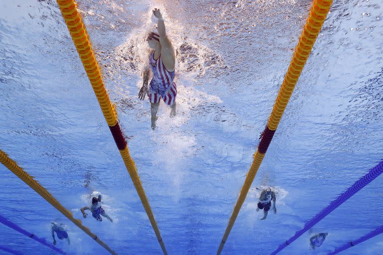 atie Ledecky del equipo de Estados Unidos compite en la final femenina de 800 m estilo libre en el Tokyo Aquatics Center el 31 de julio de 2021 en Tokio, Japón.