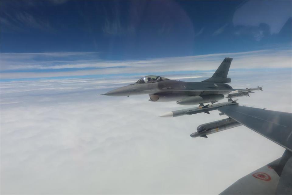 快新聞／中國突發動圍台軍演　國防部曝反潛機監控、F-16V空優掛載巡邏畫面