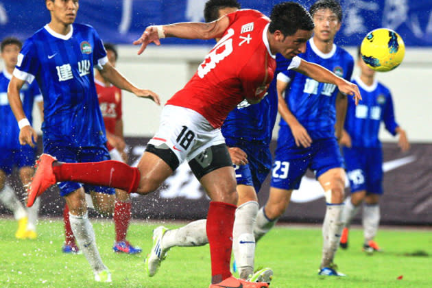 Lucas Barrios (28, Guangzhou Evergrande): In Sachen Titelsammlung hat sich das Abenteuer China bereits ausgezahlt. Nach nur einer Halbserie in Fernost ist der Ex-Dortmunder bereits Meister. Bescheidene zwei Treffer steuerte er in neun Spielen zum Titel bei. Aktuelle Form: Durchschnitt!