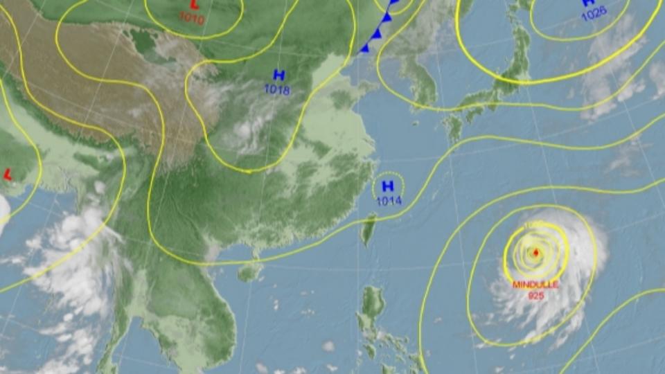 10月1日之後，台灣周圍的水氣增多，東半部降雨機率提高。（圖／氣象局）