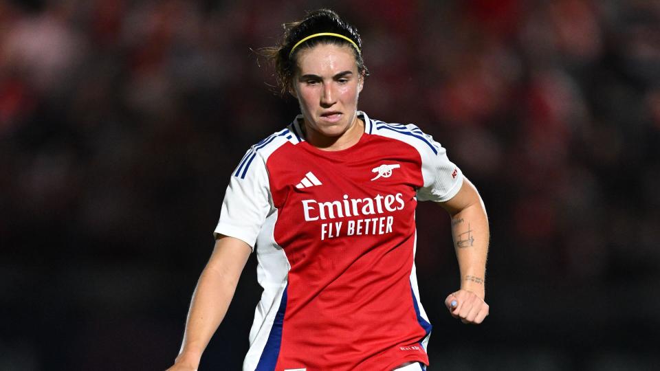 Mariona Caldentey playing for Arsenal