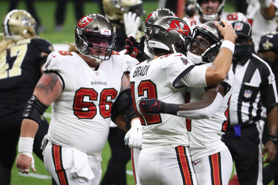 NEW ORLEANS, LOUISIANA - SEPTEMBER 13: Tom Brady #12 of the Tampa Bay Buccaneers celebrates a touchdown run with teammates against the New Orleans Saints during the first quarter at Mercedes-Benz Superdome on September 13, 2020 in New Orleans, Louisiana. (Photo by Chris Graythen/Getty Images)