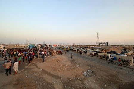 Protesters block the road to Iraq's Umm Qasr port, south of Basra, Iraq July 13, 2018. REUTERS/Essam al-Sudani