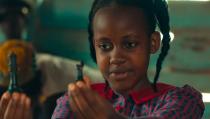 Sie spielte 2016 eine kleine, aber entscheidende Rolle im Disneyfilm "Queen of Katwe": Nikita Pearl Waligwa, aus Uganda stammender Schauspiel-Shootingstar, starb am 15. Februar an den Folgen eines Hirntumors. Sie wurde nur 15 Jahre alt. (Bild: Disney)