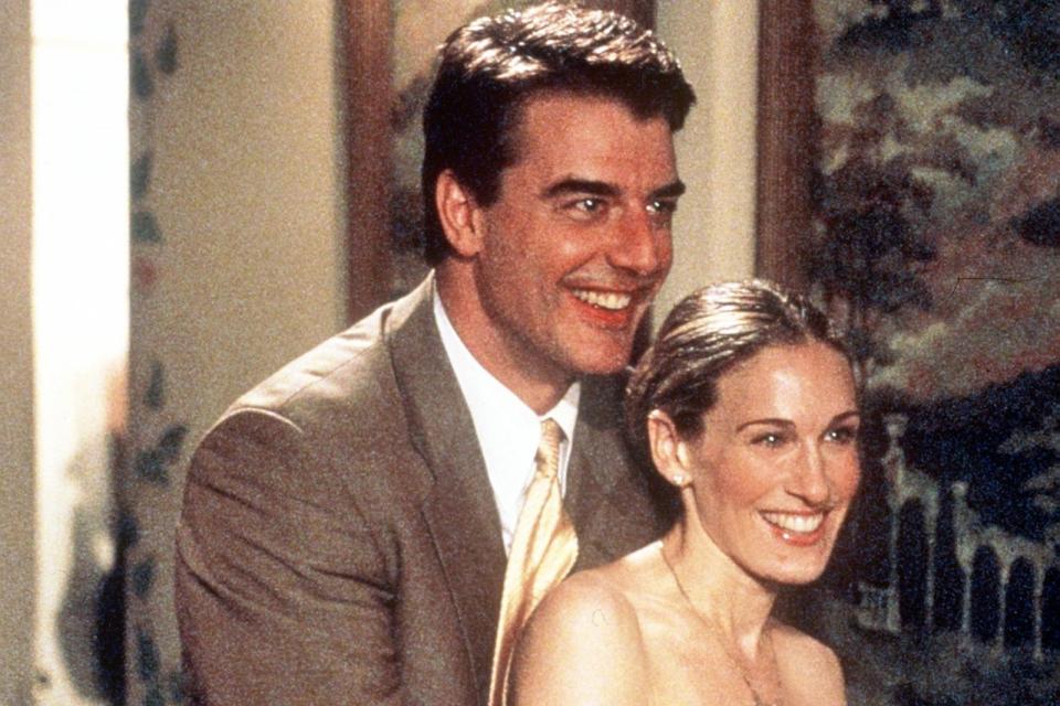 <p>Sie waren das Traumpaar der Serie: Sechs Staffeln lang fragten sich "Sex and the City"-Fans, ob Carrie (Sarah Jessica Parker) und "Mr. Big" (Chris Noth) nach vielen Irrungen und Wirrungen wohl zusammenfinden. Spoiler: Sie taten es und blieben auch in den beiden Kinofilmen, die der Serie folgten, ein (Ehe-)Paar. (Bild: Getty Images)</p> 