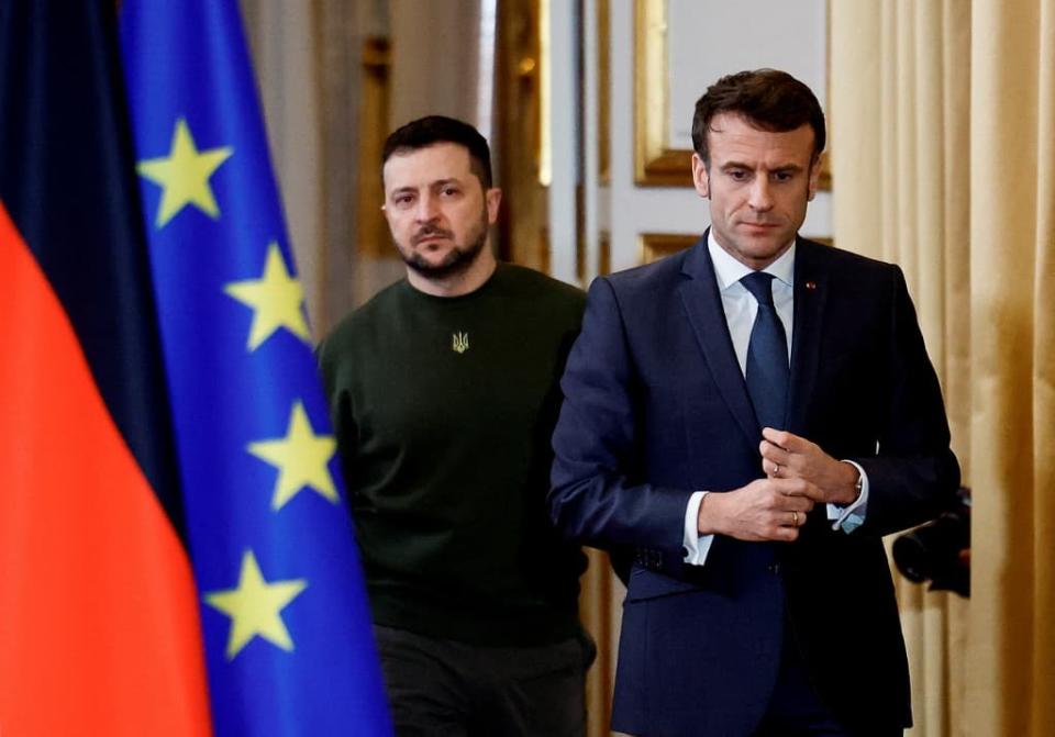 Emmanuel Macron et Volodymyr Zelensky le 8 février 2023  - SARAH MEYSSONNIER / POOL / AFP