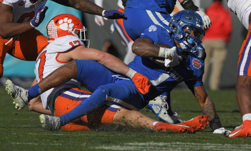 Clemson linebacker Wade Woodaz (17) tackles Kentucky running back Ray Davis (1) during the fourth quarter of the TaxSlayer Gator Bowl. Ken Ruinard/USA TODAY NETWORK