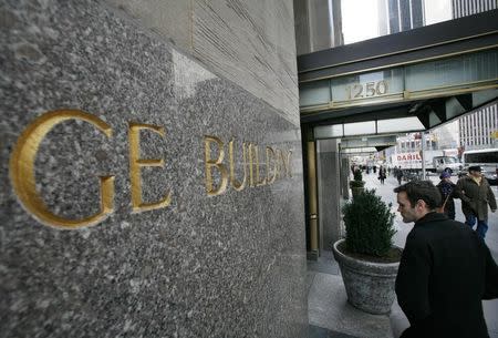 A man enters the General Electric building at 1250 Avenue of the Americas, also known as 30 Rockefeller Plaza in New York, January 22, 2010. REUTERS/Brendan McDermid