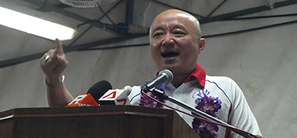 One of SPP's Bishan-Toa Payoh team candidates, Benjamin Pwee, shared occasions where the SPP had directly helped to solve problems faced by Bishan-Toa Payoh residents. (Yahoo! photo / Christine Choo)