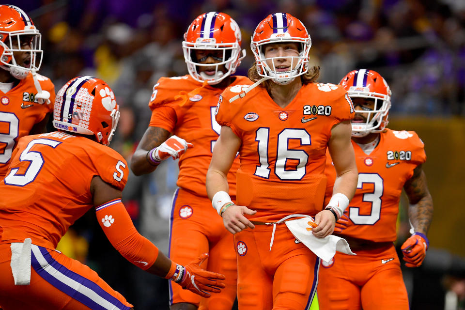 K.J. Henry (L) congratulates Trevor Lawrence (16) and teammates after a touchdown during the CFP title game on Jan. 13, 2020. (Alika Jenner/Getty Images)