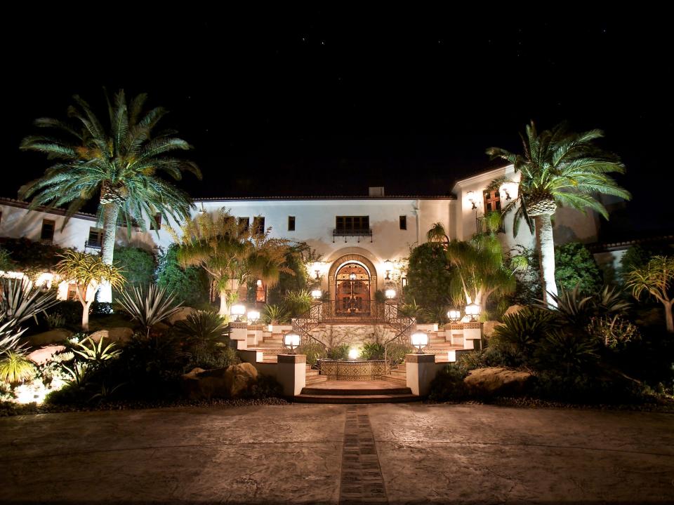 the exterior of hummingbird nest ranch at night