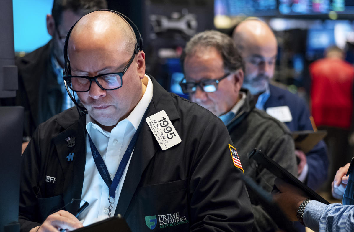 Las acciones cierran al alza en una ráfaga de ganancias: noticias del mercado de valores hoy