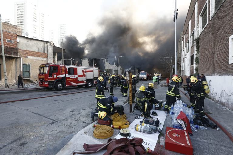 Incendio en un predio fabril en Avellaneda