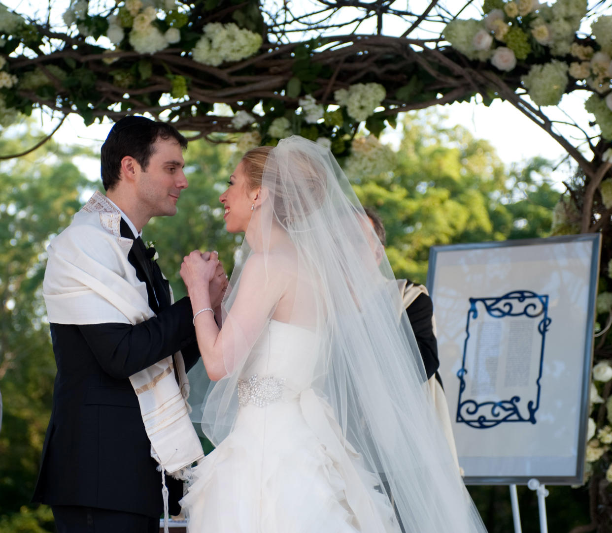 Chelsea Clinton Marries Marc Mezvinsky In Rhinebeck, New York