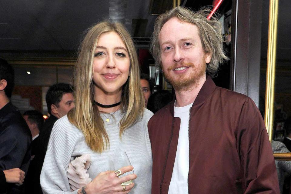 <p>John Sciulli/Getty</p> Heidi Gardner and Zeb Wells in 2018