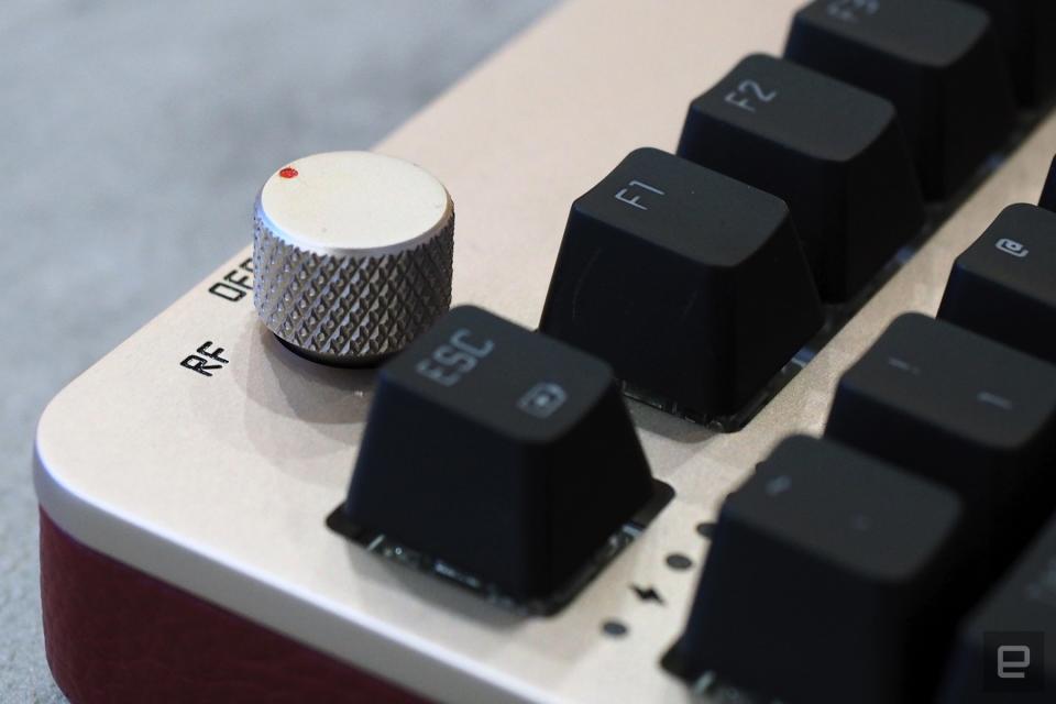 Images of the AZIO Iris prototype keyboard from Computex 2019