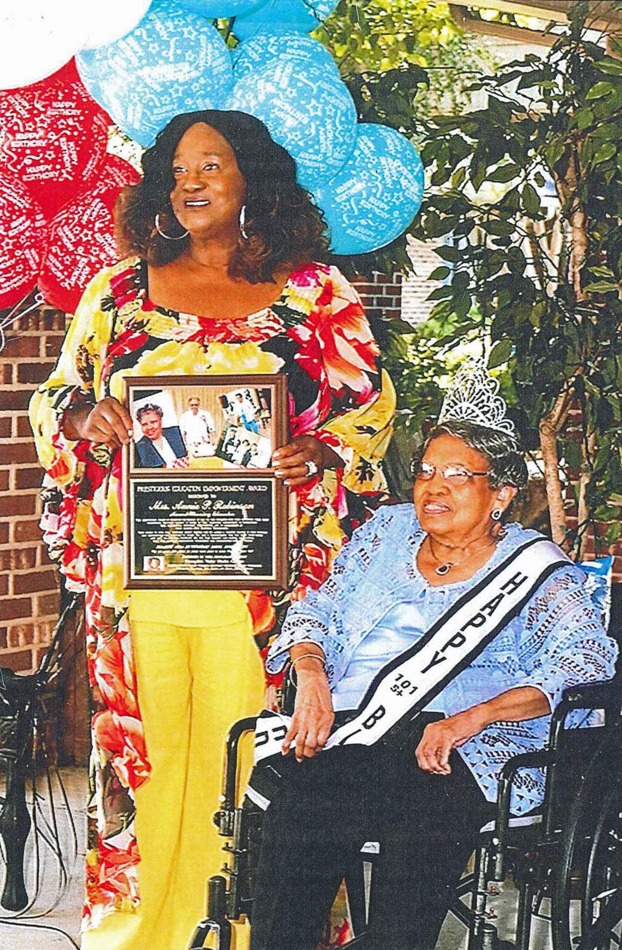 Vicky Clinton is seen with her first-grade teacher Annie Louise Potts Robinson.