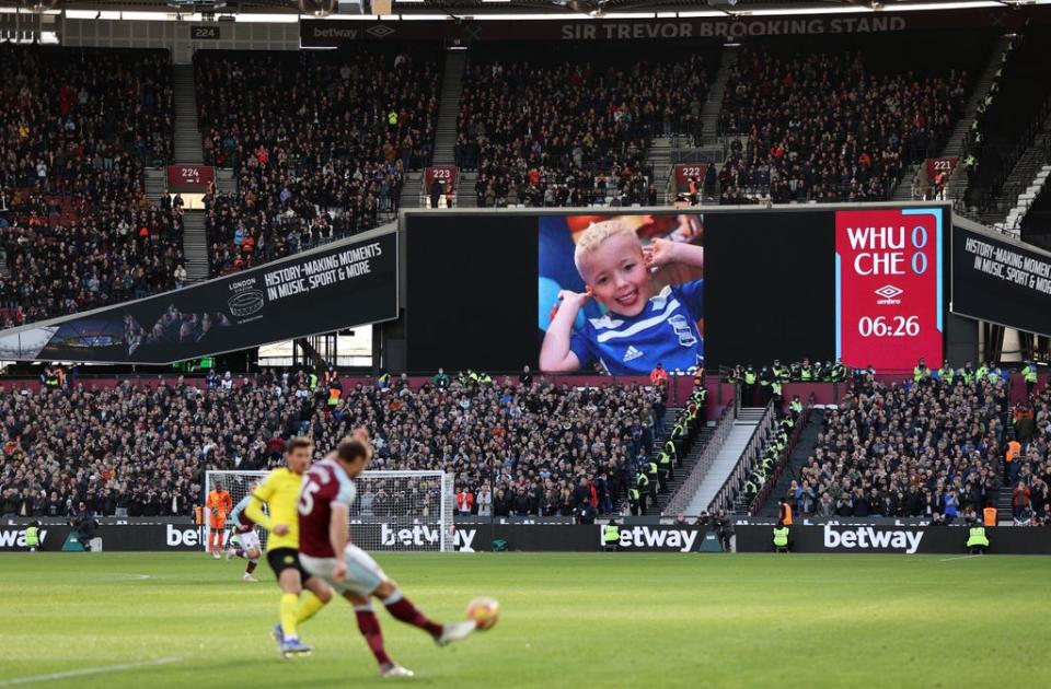 Fans held a minute’s applause in his memory of Arthur during the Premier League match between West Ham United and Chelsea (Getty Images)