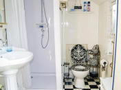 <p>Here are the bathroom and shower. (Airbnb) </p>