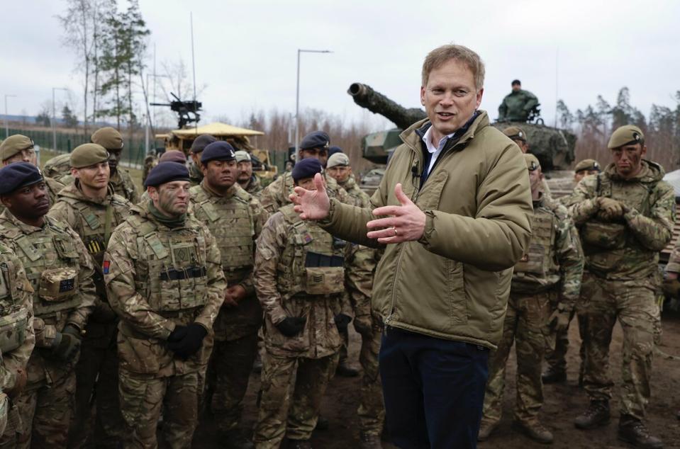 英國國防大臣格蘭·夏普斯（Grant Shapps）乘坐的皇家空軍達索 900LX 公務機最近在俄羅斯的加里寧格勒附近飛行時 GPS 受到了干擾。   圖 : 翻攝自X帳號@grantsha