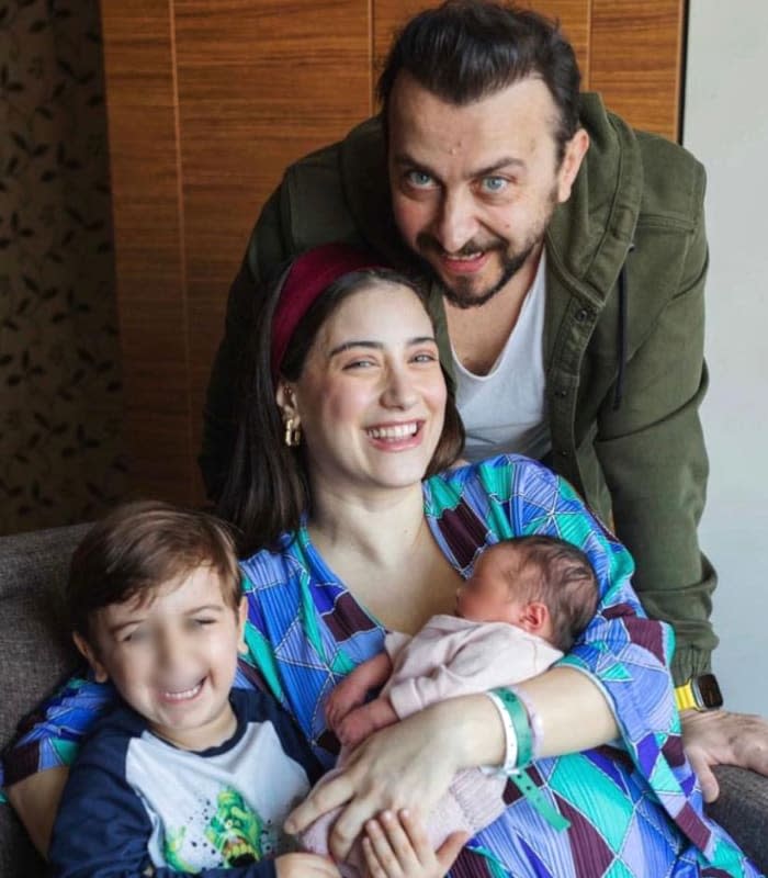 Hazal Kaya, Ali Atay y sus hijos