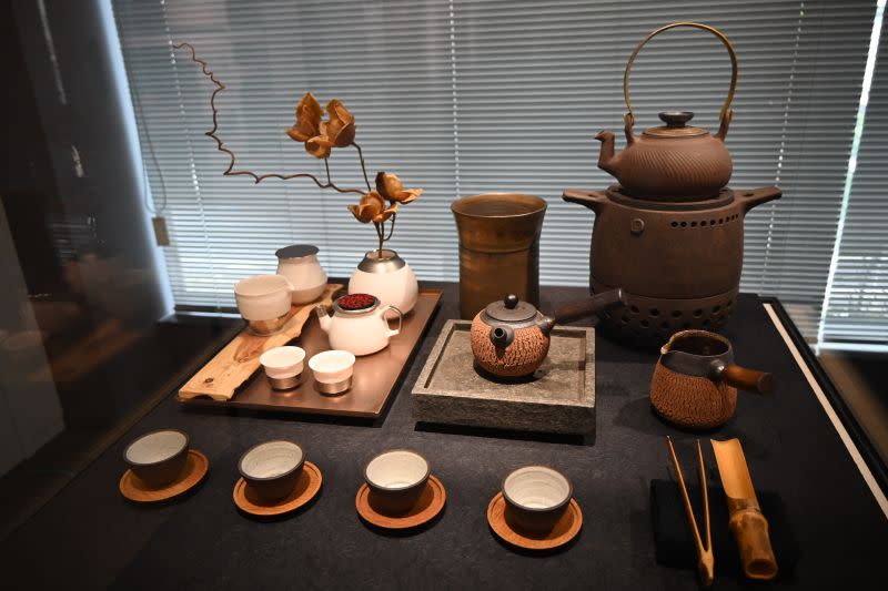 ▲「台灣茶文化暨生活茶器選」展覽，展出藝術家曾靖驍的陶藝作品「無我之境」。（圖／文化部提供）