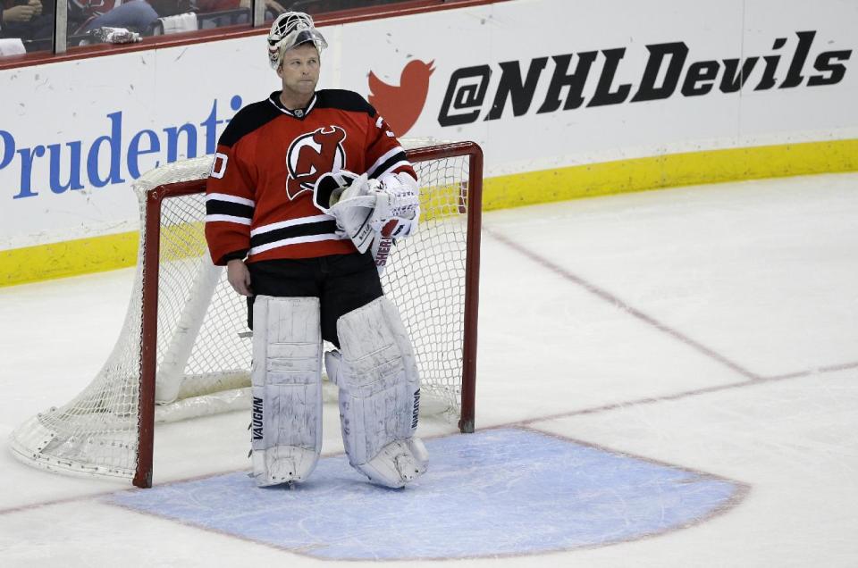 New Jersey Devils goalie Martin Brodeur stands in goal late in the third period of an NHL hockey game against the Boston Bruins in Newark, N.J., Sunday, April 13, 2014. The Devils won 3-2. (AP Photo/Mel Evans)