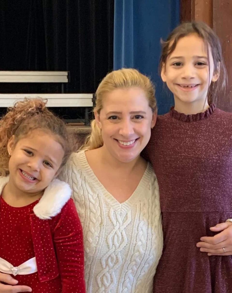 Erin Moore poses with her two young daughter, Rylee and Mackenzie