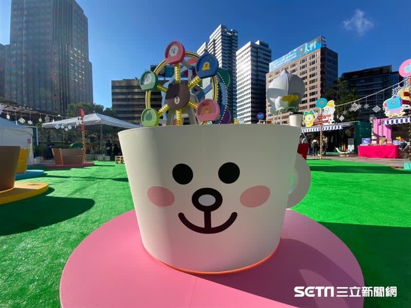 LINE FRIENDS咖啡杯。（圖／記者馮珮汶攝）