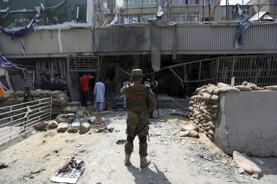 <p>Afghan security guard stand in front of Kabul Bank after suicide bombing in Kabul, Afghanistan, Tuesday, Aug. 29, 2017. (Photo: Rahmat Gul/AP) </p>