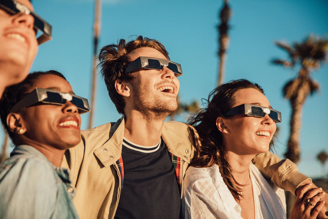 Friends watching solar eclipse (Leo Patrizi / Getty Images)