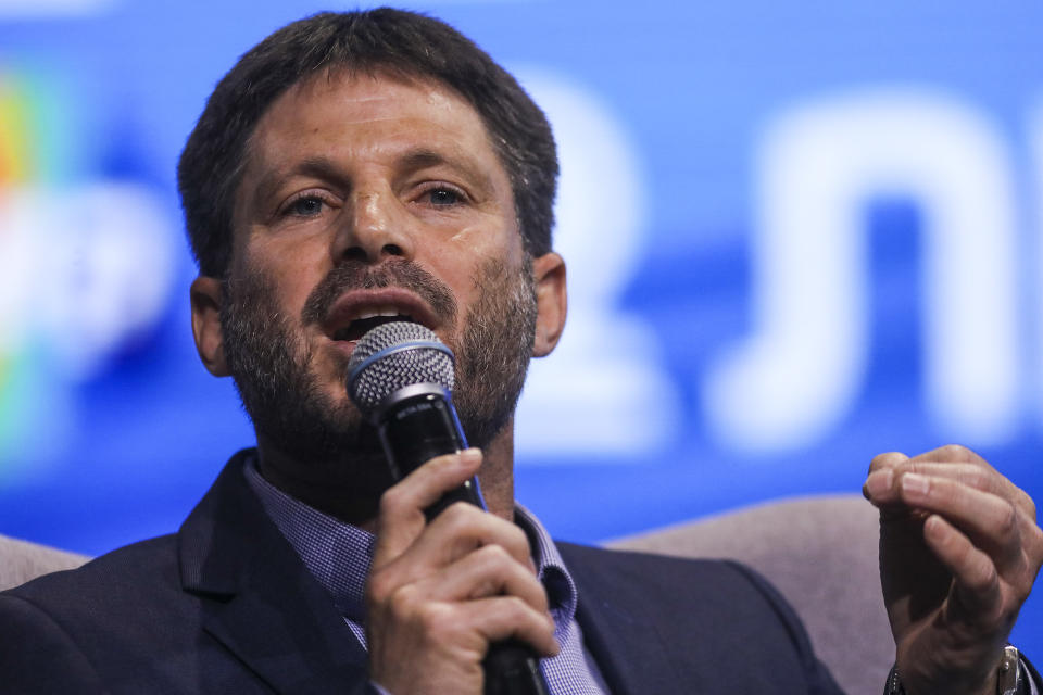 Bezalel Smotrich, damals Transportminister Israels, spricht bei einer Pressekonferenz. (Bild: Ilia Yefimovich/dpa)