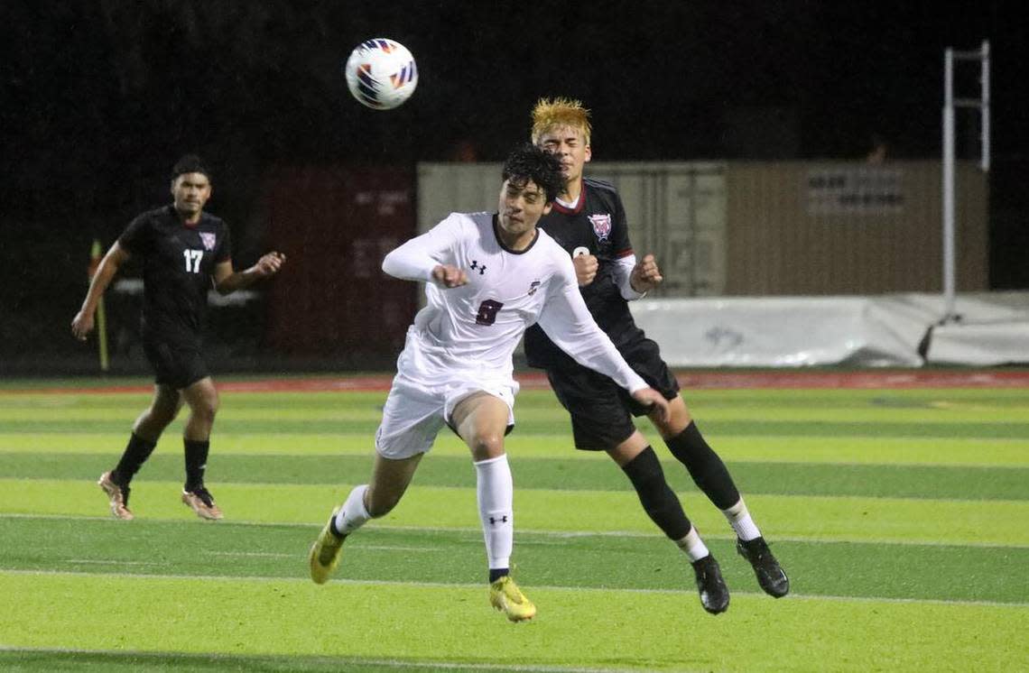 Chávez High senior Silverio Alonso gets defended by McLane High sophomore Diego Méndez during the CIF Central Section Division III boys soccer championship on Feb. 24, 2023. McLane won 3-2 in overtime over Chávez High. JUAN ESPARZA LOERA/jesparza@vidaenelvalle.com