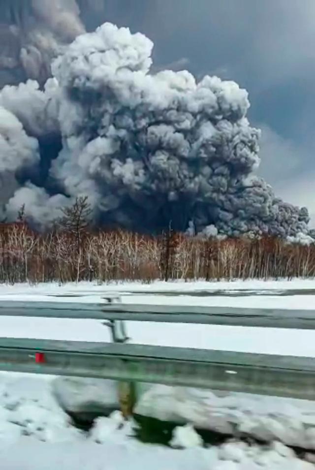 Volcano erupts in Russia Video shows spewing ash that spread some