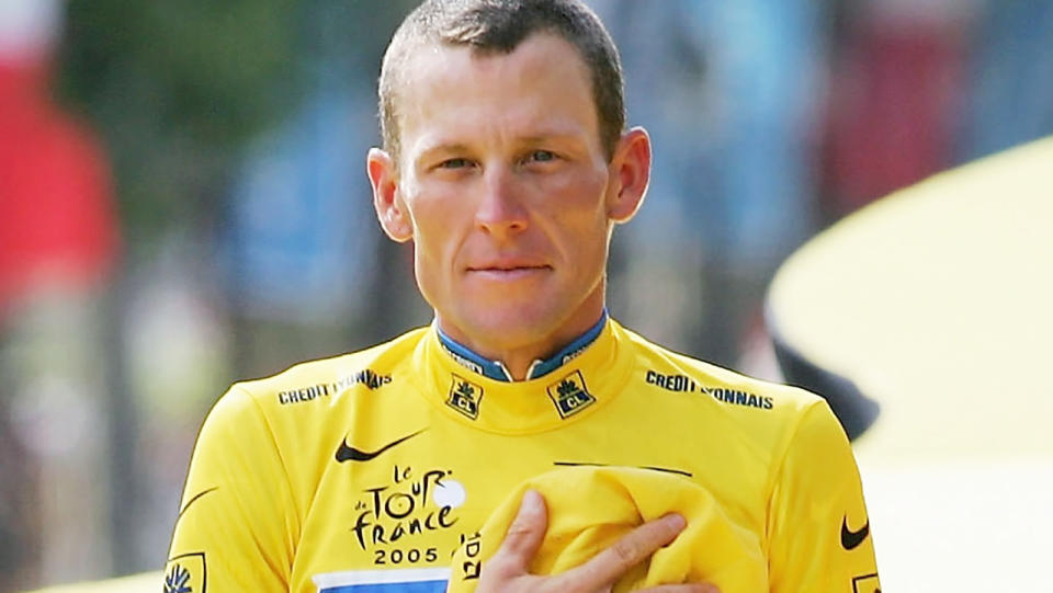 Lance Armstrong en el podio en el Tour de Francia en 2005. (Foto de Robert Laberge Getty Images)