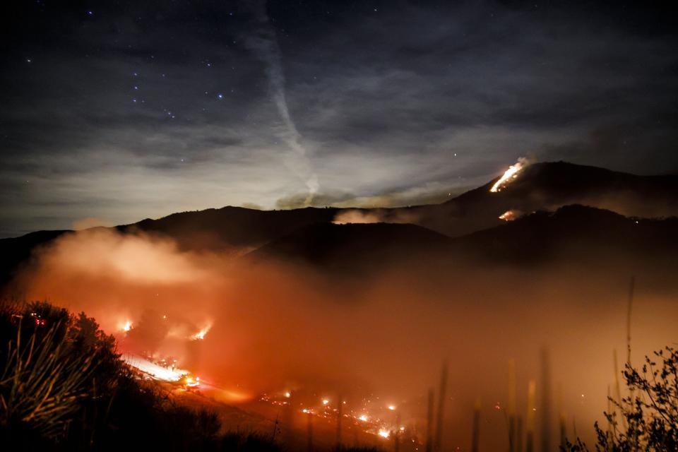 The Thomas fire burns near Ojai, California, on Dec. 8. (Photo: Marcus Yam via Getty Images)