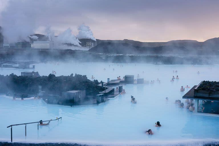 El balneario termal Blue Lagoon tuvo que cerrar por precaución