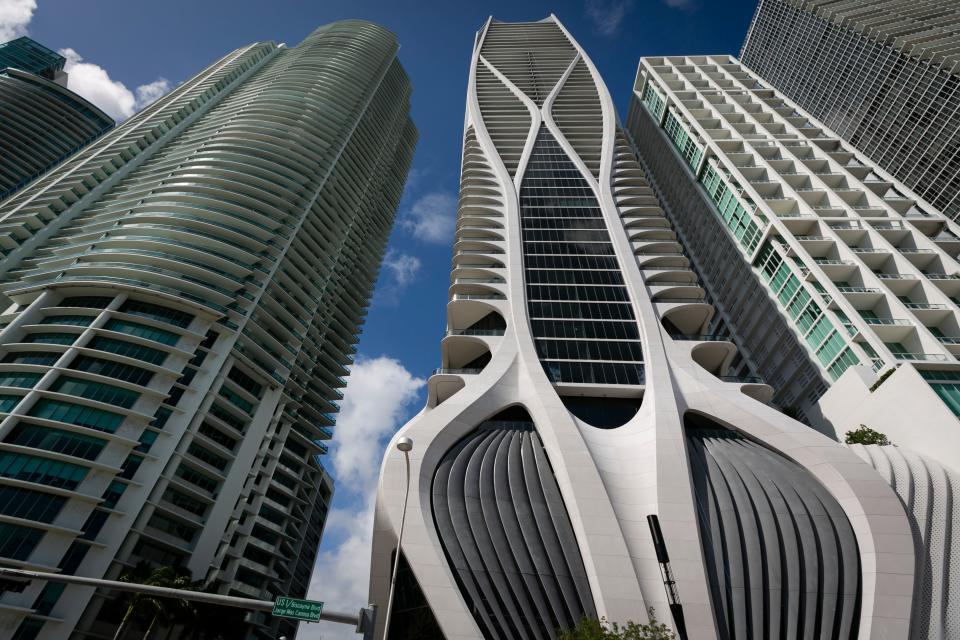 碧咸在邁阿密的豪宅出自已故傳奇Zaha Hadid的手筆，大廈外觀都有其招牌弧形線條特色。