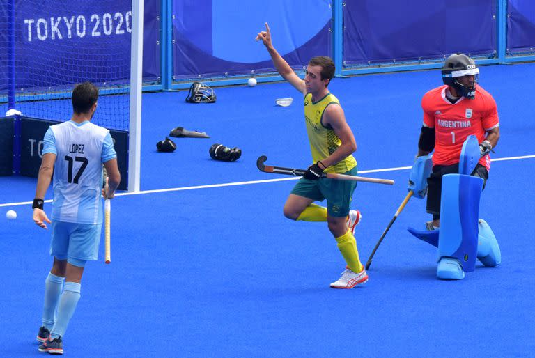 El australiano Lachlan Thomas Sharp celebra uno de los goles de la cómoda victoria