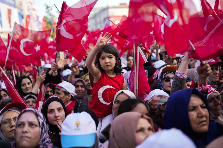 SImpatizantes de Erdogan, con banderas turcas en Estambul